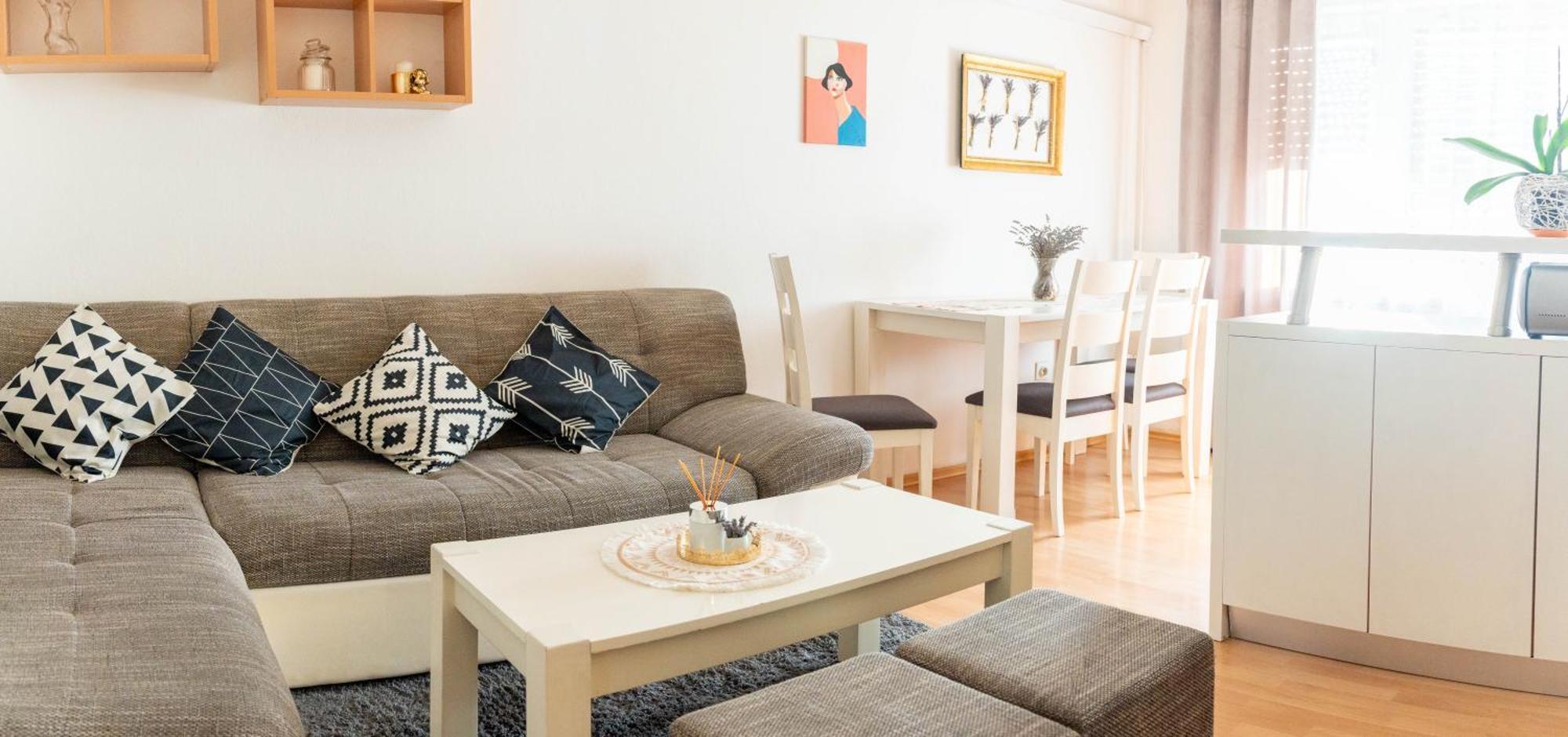 Apartman Lili Knin Exterior photo