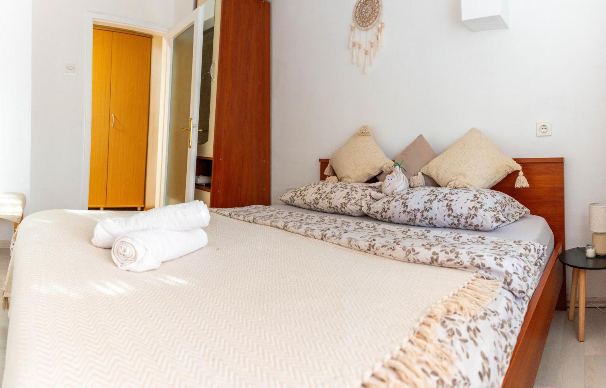 Apartman Lili Knin Exterior photo