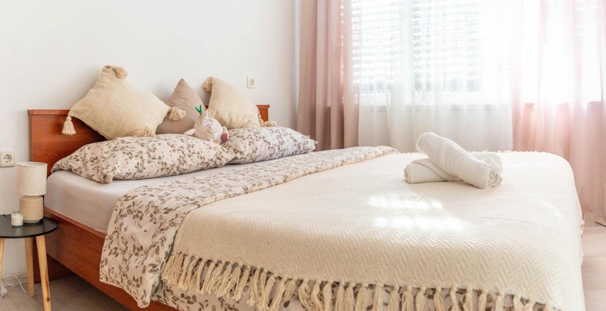 Apartman Lili Knin Exterior photo