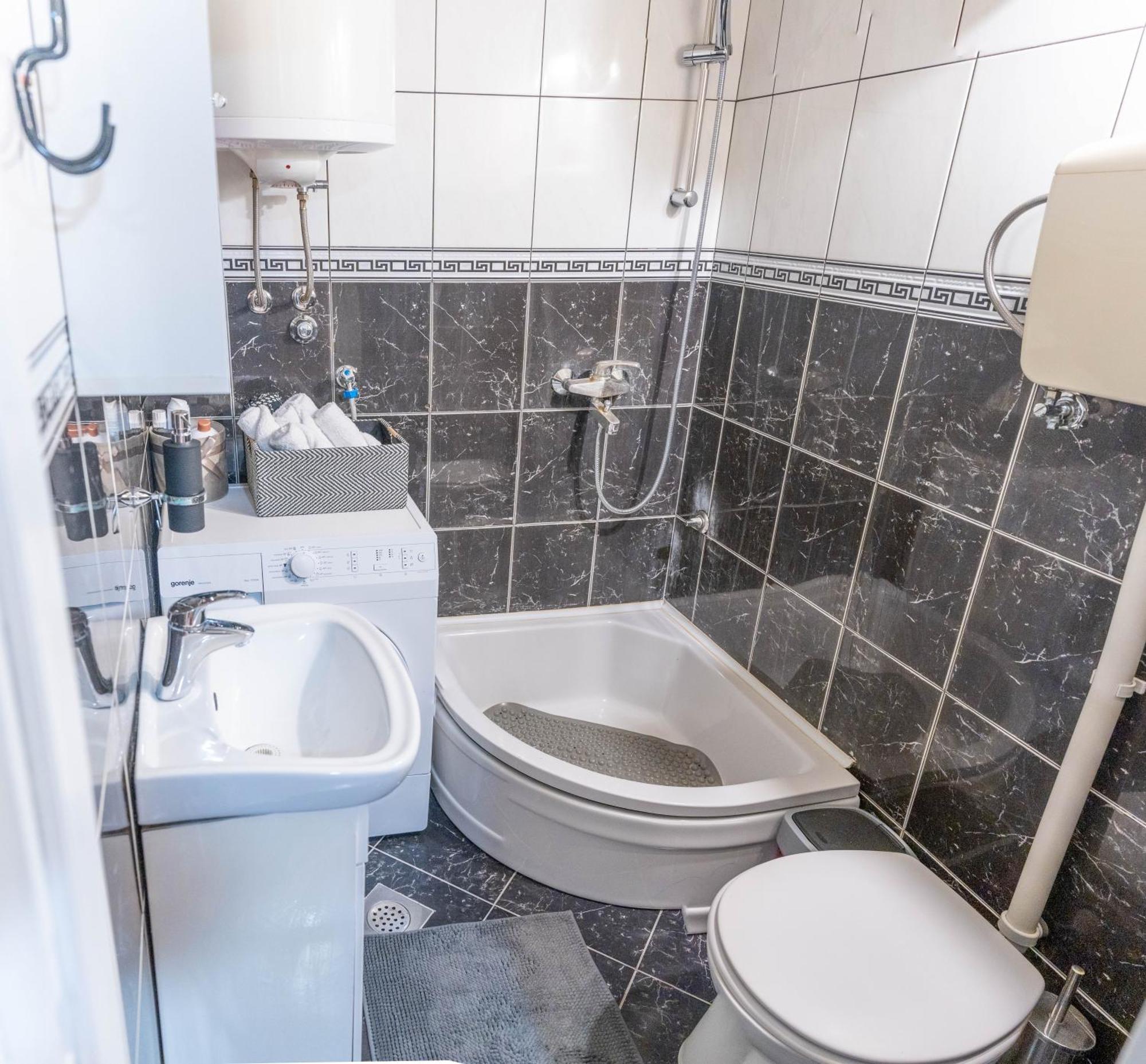 Apartman Lili Knin Exterior photo