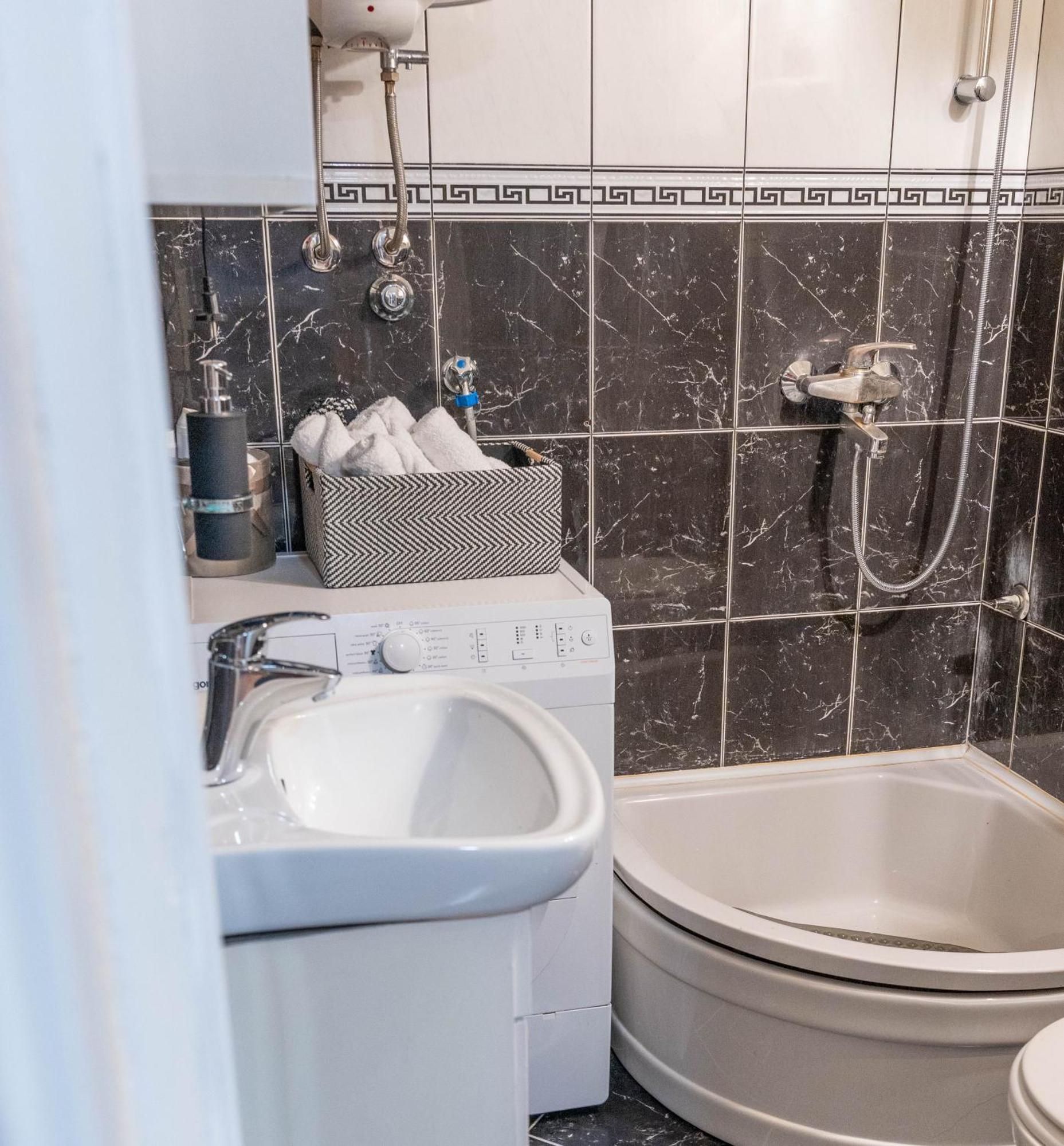 Apartman Lili Knin Exterior photo